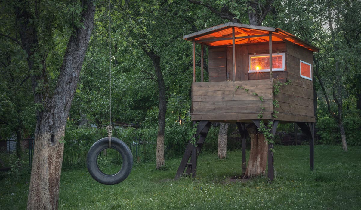 treehouse and tire swing